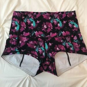 Lululemon roll down boogie shorts size 10